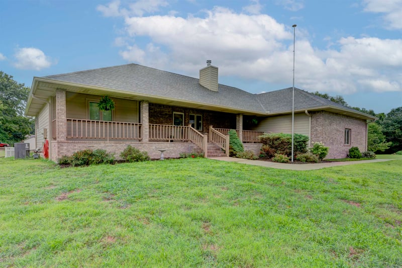 805 Oaklawn Dr, Parkerfield, KS 67005