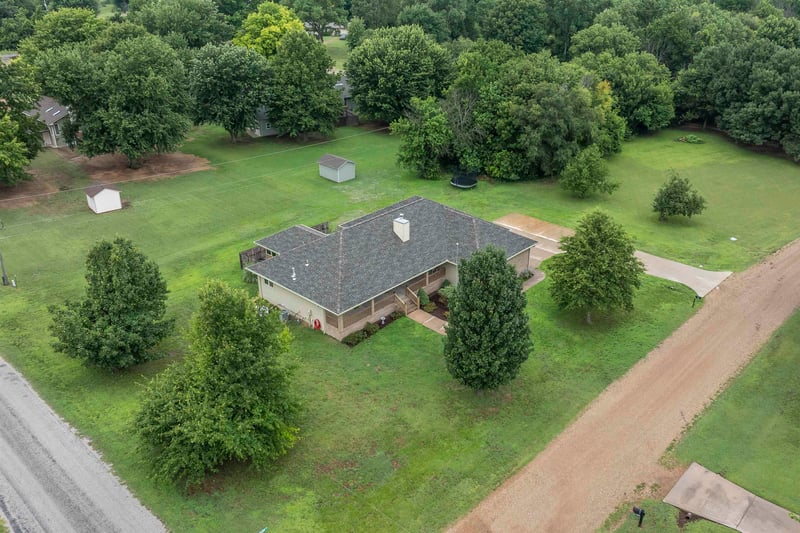 805 Oaklawn Dr, Parkerfield, KS 67005