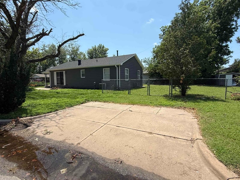 3904 Murdock St, Wichita, KS 67203