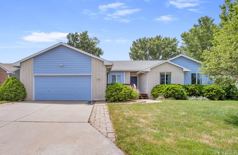 2115 Bristol Ln, Newton, KS 67114