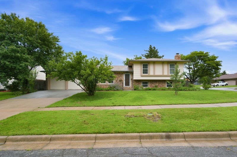 7006 Stonegate St, Wichita, KS 67206