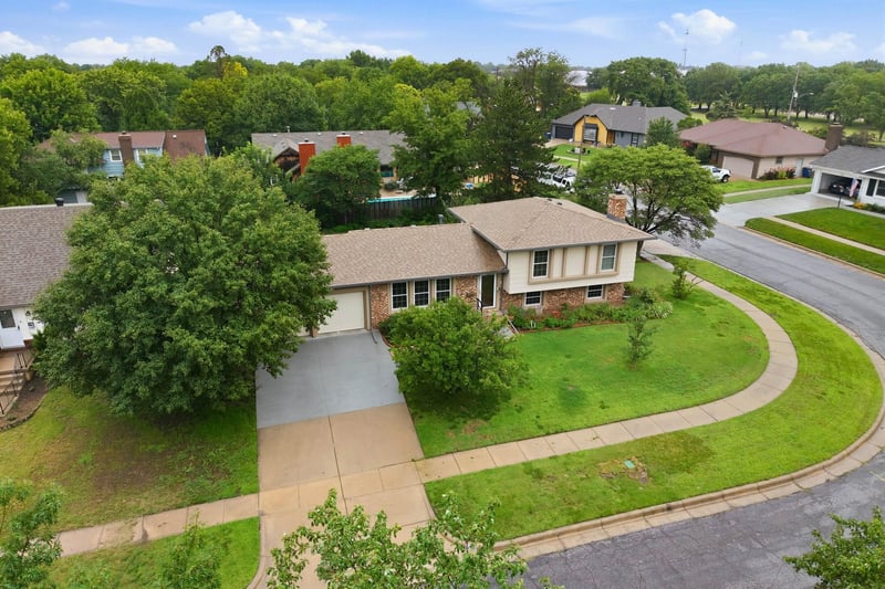 7006 Stonegate St, Wichita, KS 67206