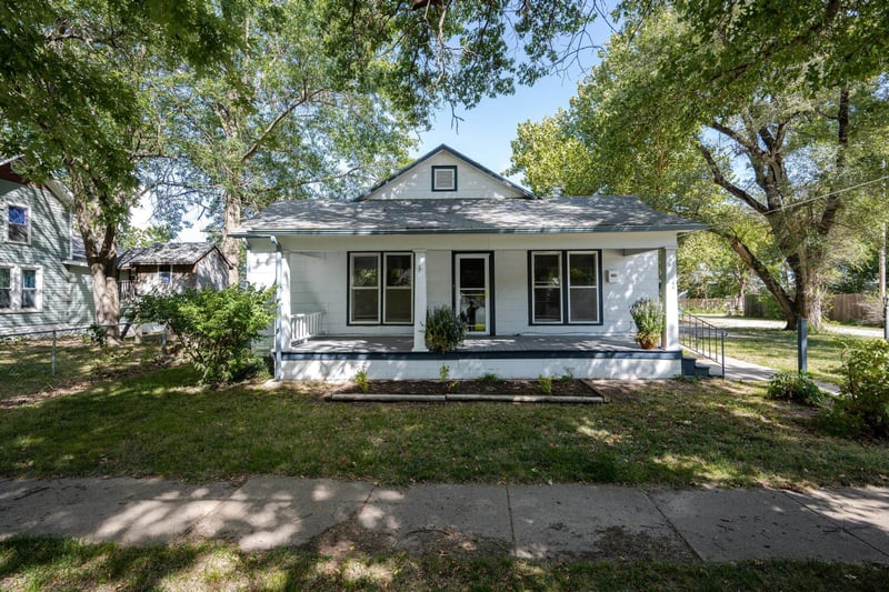 212 2nd , Halstead, KS 67056