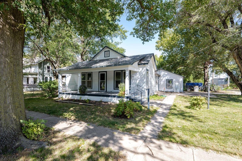 212 2nd , Halstead, KS 67056