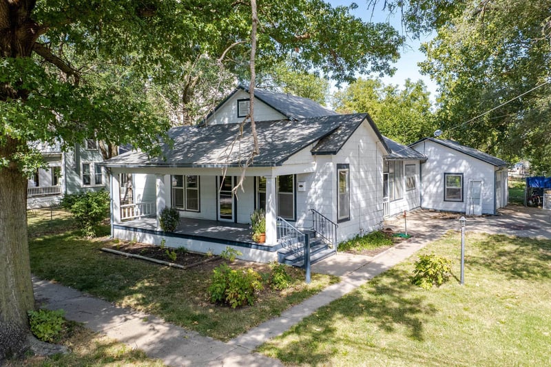 212 2nd , Halstead, KS 67056