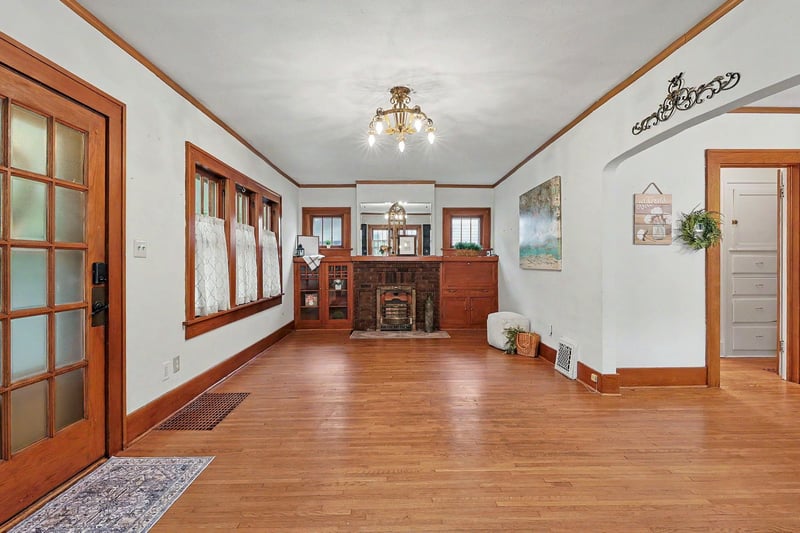 1044 Perry Ave, Wichita, KS 67203