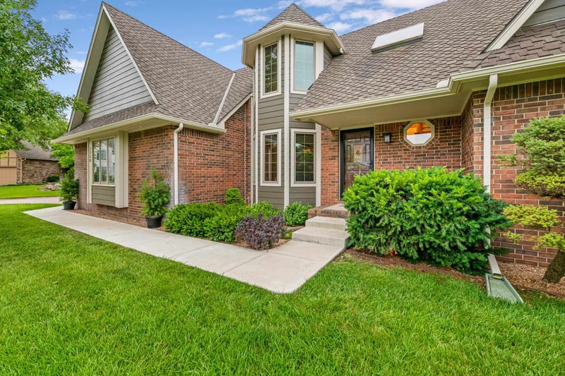 1250 N Pine Grove Ct, Wichita, KS 67212