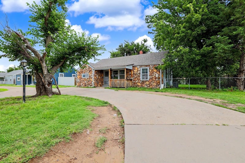 2210 Seneca St, Wichita, KS 67213