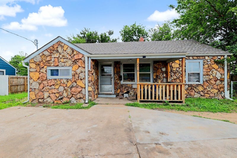 2210 Seneca St, Wichita, KS 67213