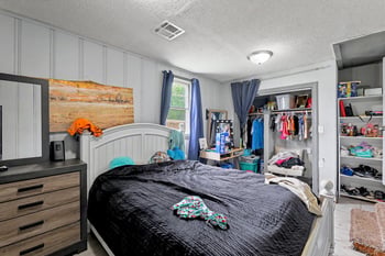 2210 S Seneca St, Wichita, KS 67213