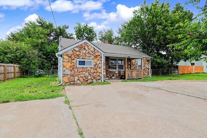2210 Seneca St, Wichita, KS 67213
