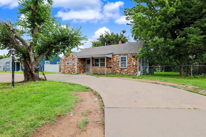 2210 Seneca St, Wichita, KS 67213
