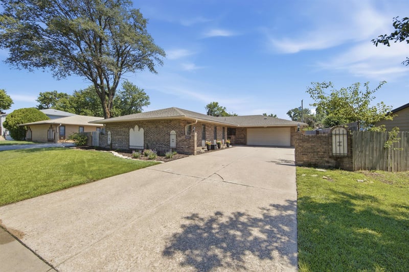 8401 Lincoln St, Wichita, KS 67207