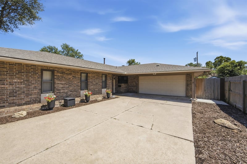 8401 Lincoln St, Wichita, KS 67207