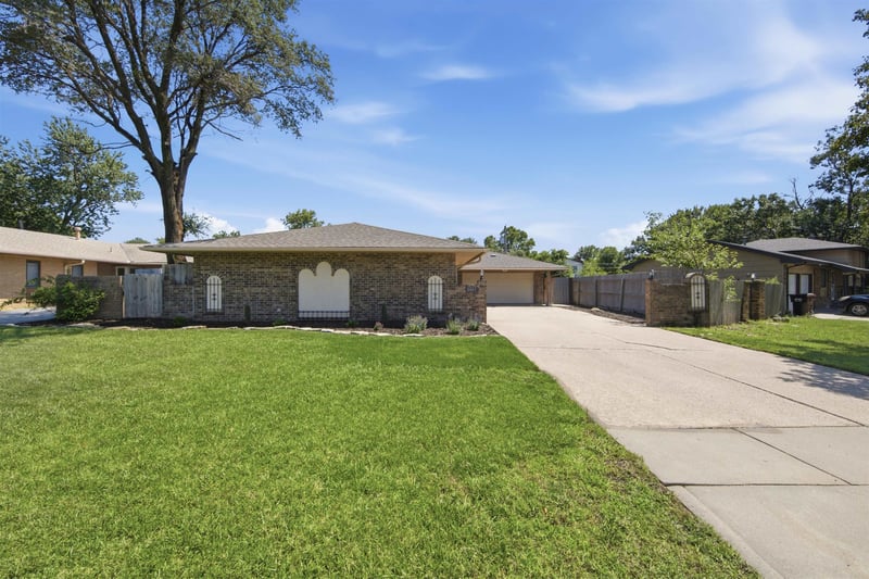 8401 Lincoln St, Wichita, KS 67207