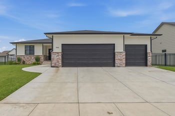 5906 N Saint Paul St, Wichita, KS 67204-5396