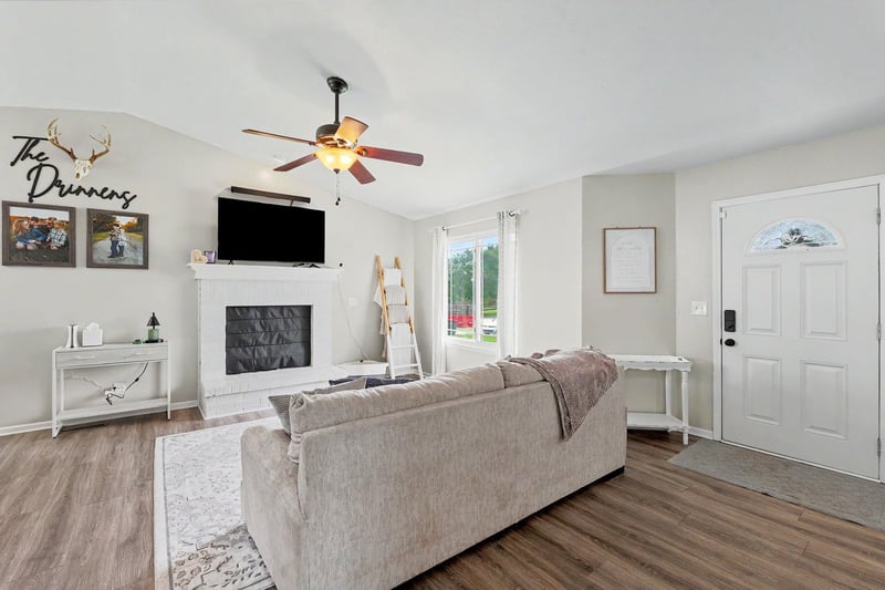 214 Country Walk, Mulvane, KS 67110