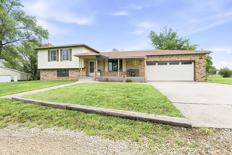 16786 NW 10th, Benton, KS 67017