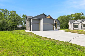 1207 E Maywood Ct, Wichita, KS 67216