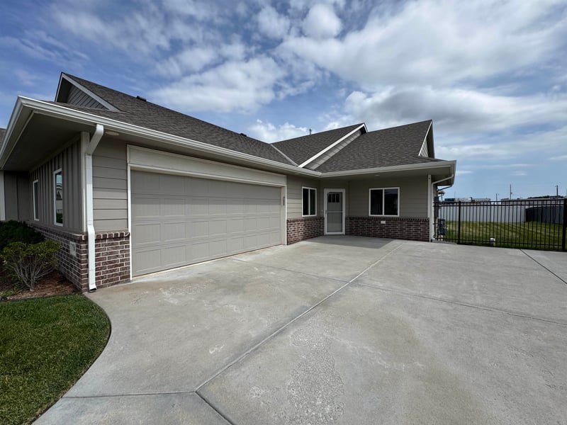 868 Cloverleaf , Goddard, KS 67052