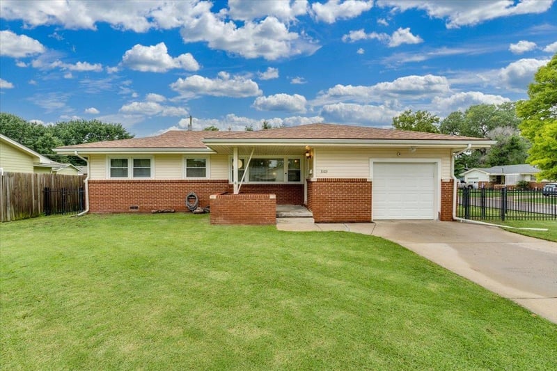 3103 S Martinson Ave, Wichita, KS 67207