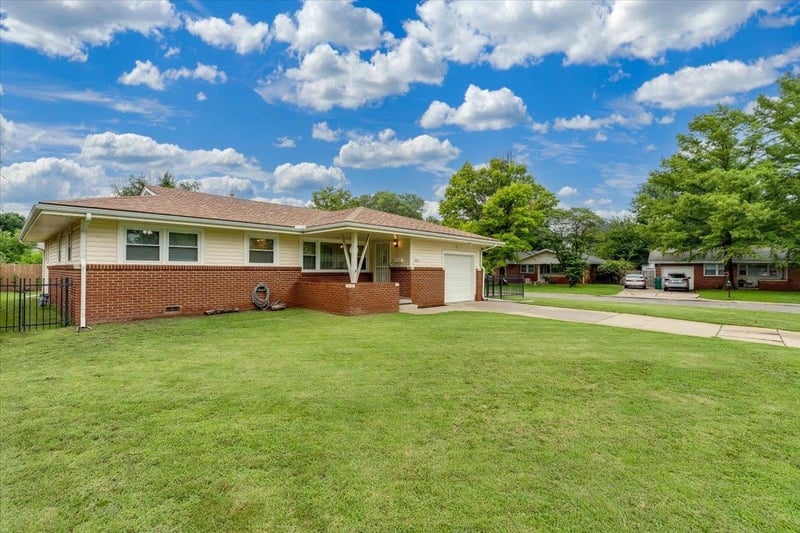 3103 S Martinson Ave, Wichita, KS 67207
