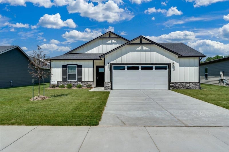 1795 Redbud Ln, Goddard, KS 67052