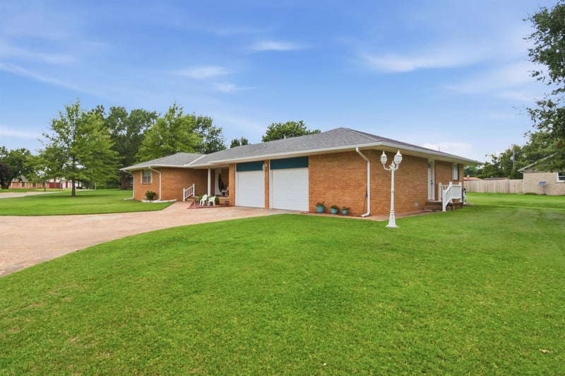 303 Boyd St, Caldwell, KS 67022