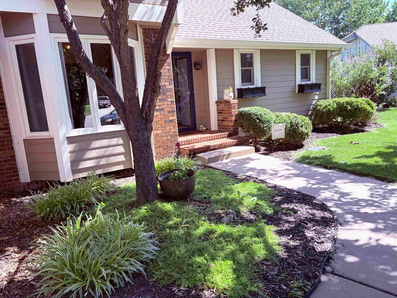 4610 Farmstead Ct, Bel Aire, KS 67220