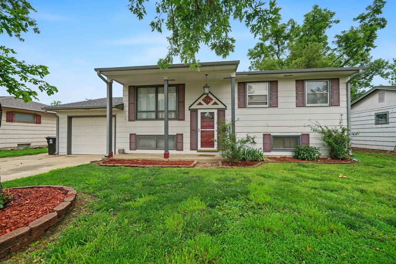2449 Robin , Salina, KS 67401