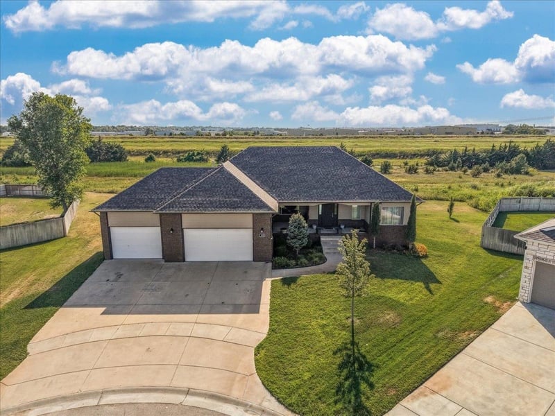 3315 Bluelake Ct, Wichita, KS 67215