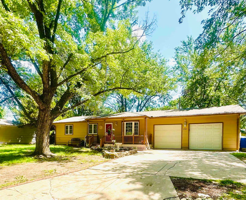 1321 9th St, Newton, KS 67114-1619
