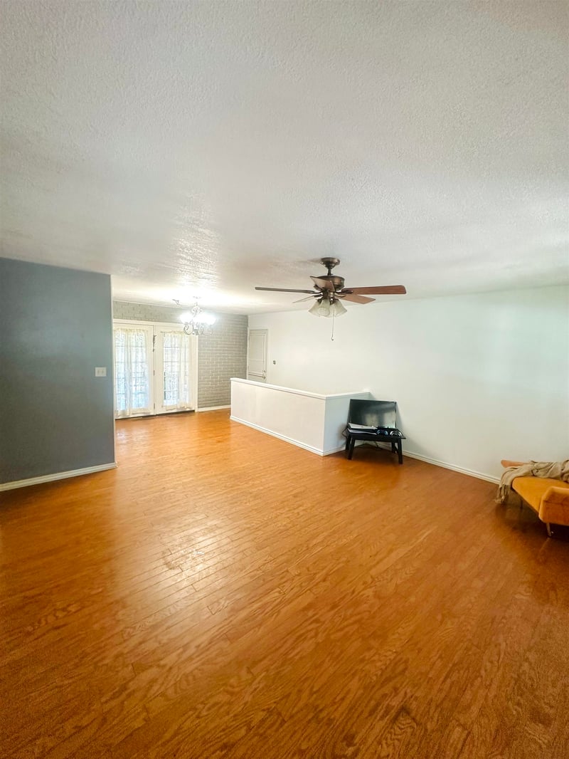1321 9th St, Newton, KS 67114-1619