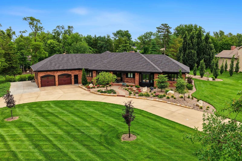 880 Barlow Ct, Salina, KS 67401