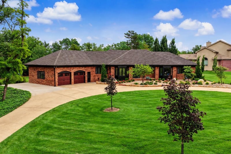 880 Barlow Ct, Salina, KS 67401