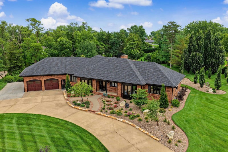 880 Barlow Ct, Salina, KS 67401