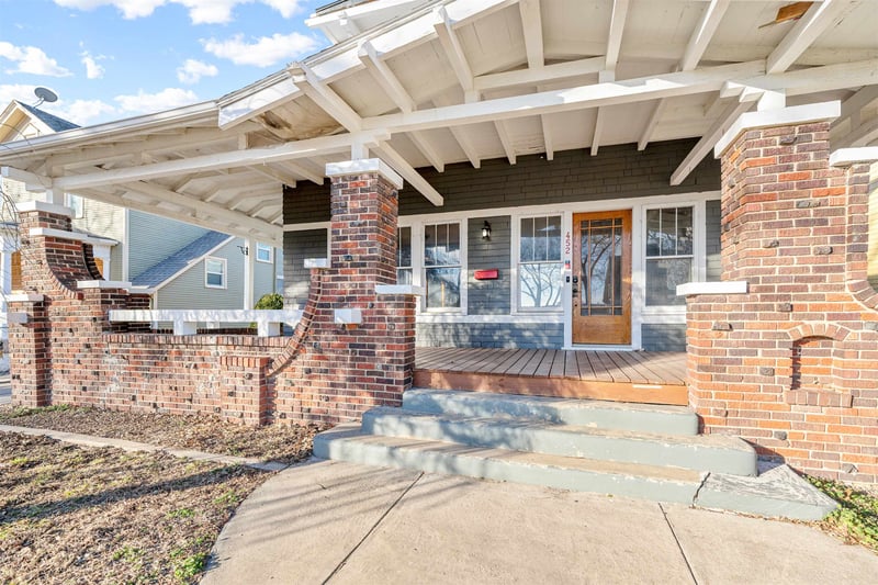 452 8th St, Salina, KS 67401