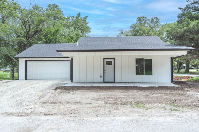 212 West St, Leon, KS 67074