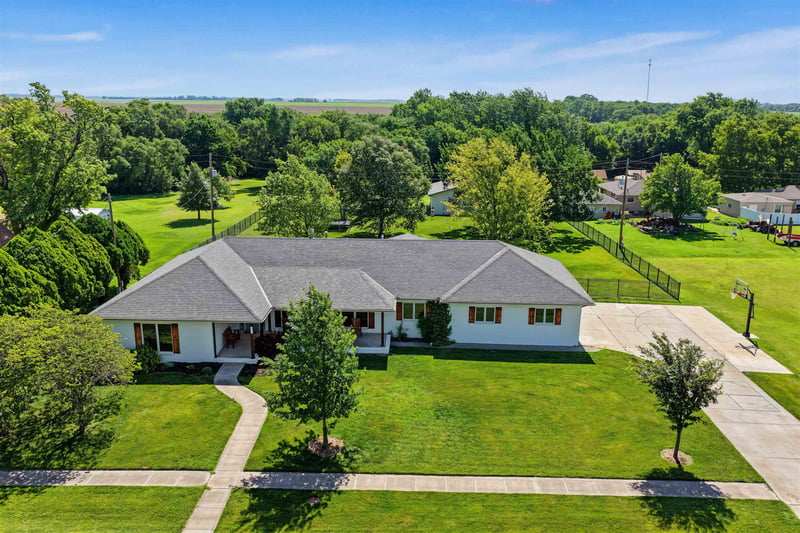 302 C St, Claflin, KS 67525