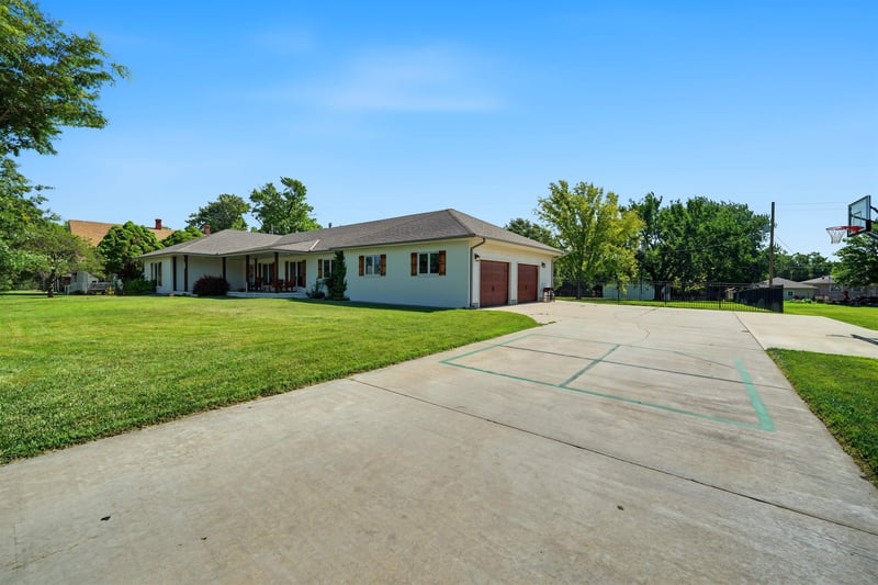 302 C St, Claflin, KS 67525