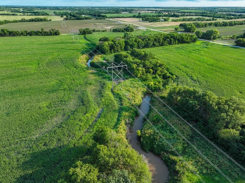 000 County Line Rd, Benton, KS 67017