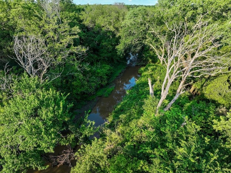 000 County Line Rd, Benton, KS 67017