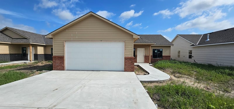 5109 Toben Ct, Bel Aire, KS 67226