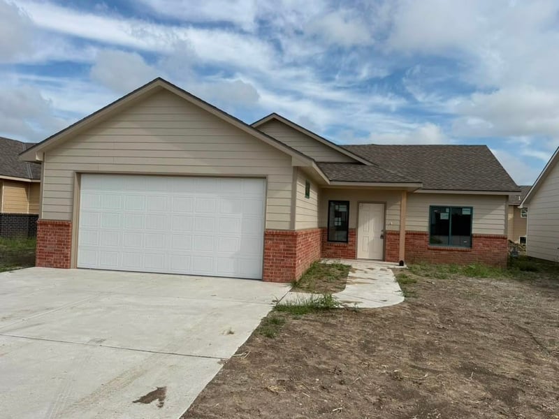 5109 N Toben Ct, Bel Aire, KS 67226