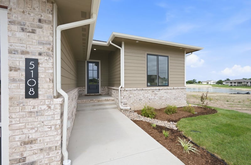 5108 Highland St, Bel Aire, KS 67220