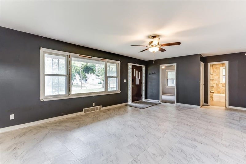 921 5th , Newton, KS 67114