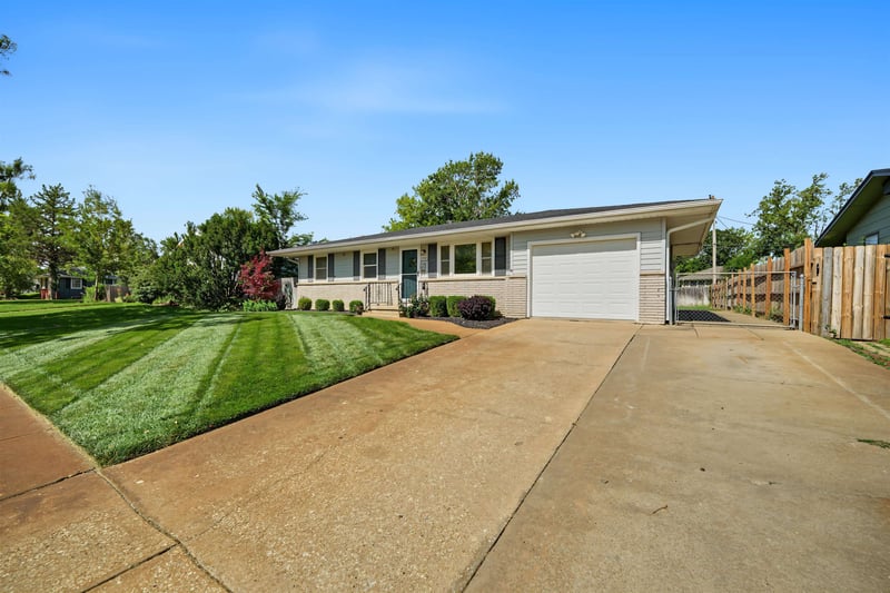 2508 Simmons , Salina, KS 67401