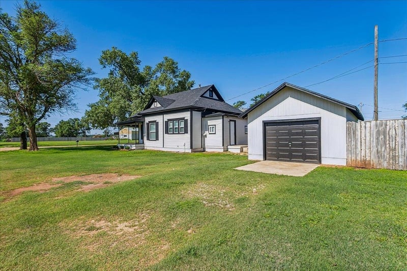 938 C Ave, Kingman, KS 67068