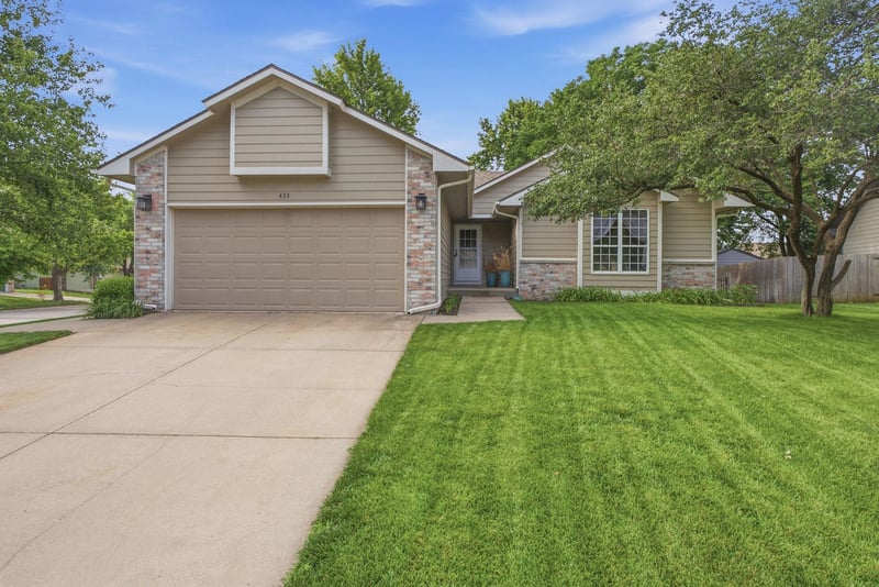 433 Firefly Ct, Wichita, KS 67235