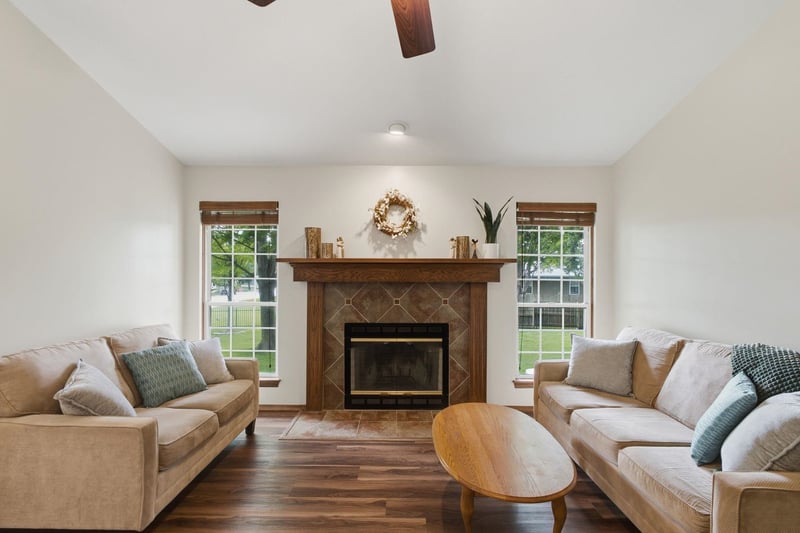 433 Firefly Ct, Wichita, KS 67235